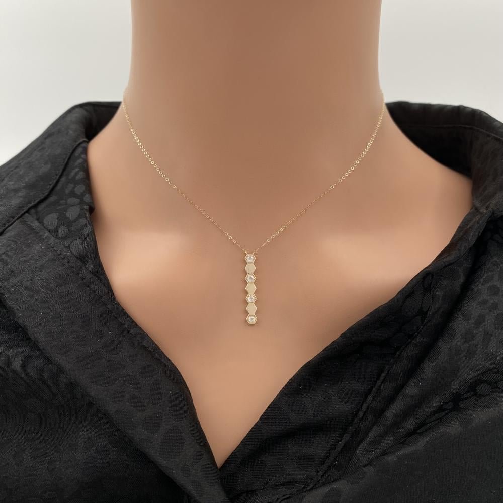 عقد ذهب عيار 18 الوزن 0.95 جرام عقد ذهب عيار 18 الوزن 0.95 جرام