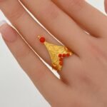 ⁦خاتم ذهب عيار 21 الوزن 1.94 جرام⁩ - الصورة ⁦2⁩