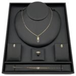 طقم مسيكا ذهب عيار 18 وزن 5.51 جم لإطلالة أنثوية أنيقة