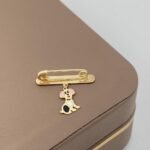 ⁦بروش ذهب عيار 18 الوزن 1.35 جرام⁩ - الصورة ⁦2⁩