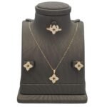 نصف طقم ذهب عيار 18 الوزن 6.51 جرام