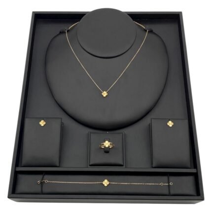 طقم ذهب عيار 18 وزن 6.60 جم تصميم وردة مستوحى من تصميم فان كليف