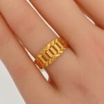 ⁦خاتم ذهب عيار 21 الوزن 2.26 جرام⁩ - الصورة ⁦2⁩