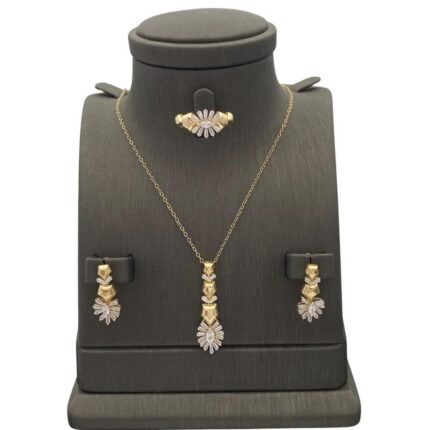 نصف طقم ذهب عيار 18 الوزن 8.04 جرام