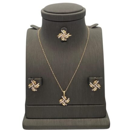 نصف طقم ذهب عيار 18 الوزن 5.56 جرام