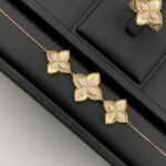 ⁦طقم ذهب انيق عيار 18 وزن 23.43 جم يبحث عنه الجميع ويزين اطلالتك⁩ - الصورة ⁦3⁩