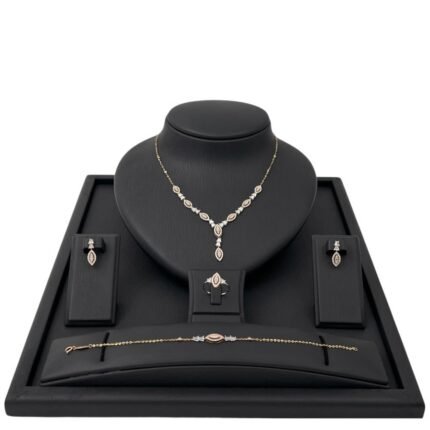 طقم ذهب عيار 18 الوزن 9.68 جرام