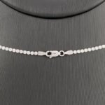 ⁦طقم ذهب ابيض بفص اخضر عيار 18 وزن 14.41 جم يعبّر عن أناقتك في كل مناسبة⁩ - الصورة ⁦5⁩