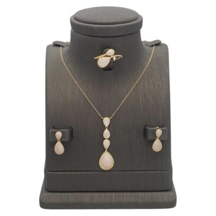 نصف طقم ذهب عيار 18 الوزن 7.37 جرام