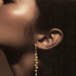 ⁦حلق ذهب عيار 18 الوزن 1.93 جرام⁩ - الصورة ⁦2⁩