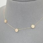 ⁦عقد ذهب عيار 18 الوزن 1.08 جرام⁩ - الصورة ⁦2⁩