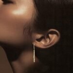 ⁦حلق ذهب عيار 18 الوزن 1.63 جرام⁩ - الصورة ⁦2⁩