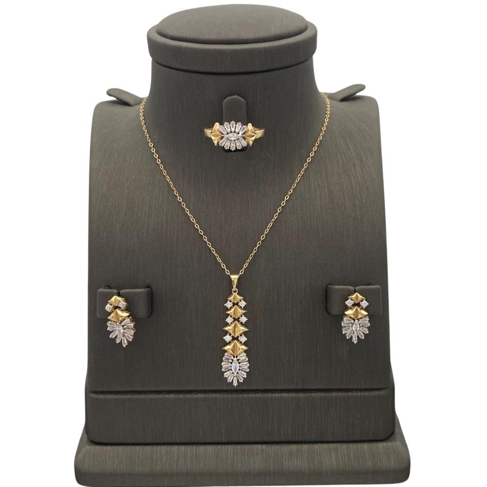 نصف طقم ذهب عيار 18 الوزن 7.78 جرام نصف طقم ذهب عيار 18 الوزن 7.78 جرام