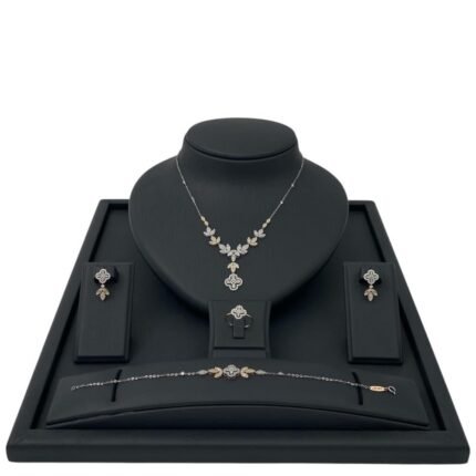 طقم ذهب عيار 18 الوزن 10.91 جرام