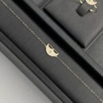 ⁦طقم ذهب عيار 18 الوزن 2.65 جرام⁩ - الصورة ⁦5⁩