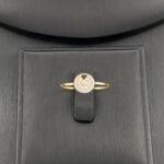 ⁦طقم دورين دائري ذهب عيار 18 وزن 3.35 جم لإطلالة عصرية أنيقة⁩ - الصورة ⁦4⁩