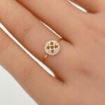 ⁦خاتم ذهب عيار 18 الوزن 0.63 جرام⁩ - الصورة ⁦2⁩