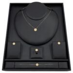 طقم ذهب ناعم عيار 18 وزن 3.88 جم تناسب كافة مناسباتك