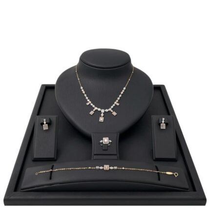 طقم ذهب عيار 18 الوزن 10.6 جرام