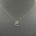 ⁦عقد ذهب عيار 18 الوزن 0.69 جرام سهل التنسيق مع أي ستايل⁩ - الصورة ⁦4⁩