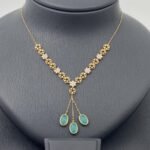 ⁦طقم ذهب عيار 21  وزن 11.51 جم مزين بحجر أخضر لامع⁩ - الصورة ⁦2⁩