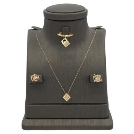 نصف طقم ذهب عيار 18 الوزن 4.54 جرام