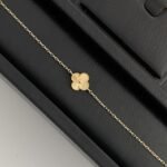 ⁦طقم ذهب انيق عيار 18 وزن 5.25 جم تصميم عالمي الأكثر طلبا بمتجرنا⁩ - الصورة ⁦4⁩