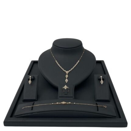 طقم ذهب عيار 18 الوزن 9.62 جرام