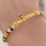 ⁦اسواره ذهب هندي عيار 21 وزن 11.9 جم تصميم فخم وعصري بتفاصيل آسرة⁩ - الصورة ⁦3⁩