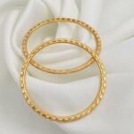 ⁦غوايش ذهب مبرومة عيار 21 تصميم أنثوي يزيّن يدك وزن 6.89 جرام ( مقاس 18 )⁩ - الصورة ⁦3⁩