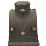 نصف طقم اطفال ذهب عيار 21 الوزن 2.73 جرام