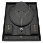 طقم ذهب عيار 18 وزن 9.36 جم تصميم كرات الليزر متألقة ولامعة