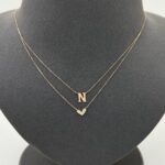 ⁦عقد حرف N ذهب عيار 18 الوزن 1.33 جرام⁩ - الصورة ⁦3⁩