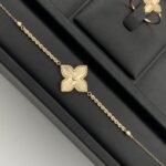 ⁦طقم ذهب عيار 18 وزن 8.84 جم فخامة إيطالية ساحرة⁩ - الصورة ⁦2⁩