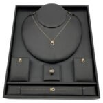 طقم ذهب نمر عيار 18 وزن 4.66 جم لإطلالة مثيرة تبهر من حولك