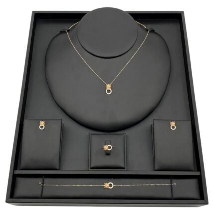 طقم ذهب نمر عيار 18 وزن 4.66 جم لإطلالة مثيرة تبهر من حولك