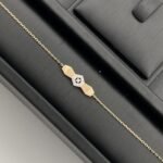 ⁦طقم ذهب كوبرا عيار 18 الوزن 9.12 جرام بتعليقة لإطلالة عصرية تخطف الأنظار⁩ - الصورة ⁦2⁩