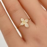 ⁦خاتم ذهب عيار 18 الوزن 0.63 جرام⁩ - الصورة ⁦2⁩