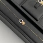 ⁦طقم تايجر ذهب عيار 18 وزن 4.73 جم أناقة تدوم طويلًا⁩ - الصورة ⁦4⁩