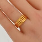 ⁦خاتم ذهب عيار 21 الوزن 2.17 جرام⁩ - الصورة ⁦2⁩