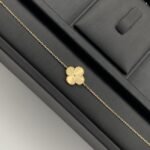 ⁦طقم ذهب ناعم عيار 18 وزن 7.82 جم تصميم عالمي بديع ومتألق⁩ - الصورة ⁦2⁩