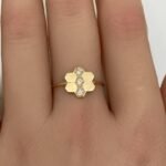 ⁦خاتم ذهب عيار 18 الوزن 1.04 جرام⁩ - الصورة ⁦2⁩