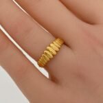 ⁦خاتم ذهب عيار 21 الوزن 2.42 جرام⁩ - الصورة ⁦2⁩