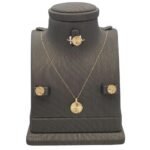 نصف طقم ذهب عيار 18 الوزن 4.44 جرام