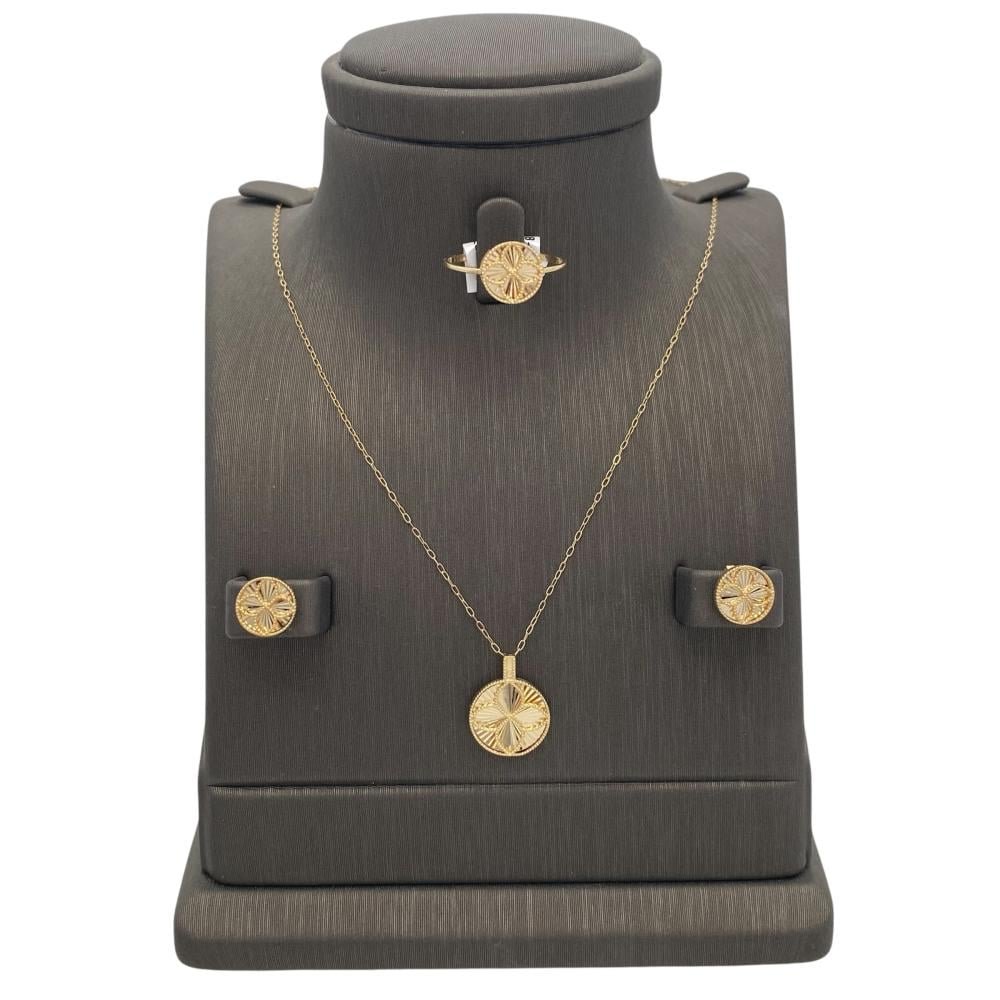 نصف طقم ذهب عيار 18 الوزن 4.44 جرام نصف طقم ذهب عيار 18 الوزن 4.44 جرام