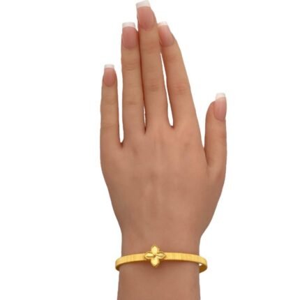 اسورة وردة ذهب صافي عيار 21 وزن 11.68 جم بتصميم مستوحي من روبرتو كوين