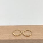 ⁦حلق ذهب عيار 18 الوزن 1.77 جرام⁩ - الصورة ⁦2⁩