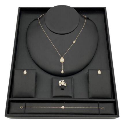 طقم ذهب عيار 18 وزن 7.34 جم تصميم عصري يعكس ذوقك الرفيع