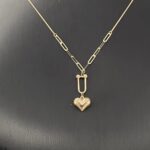 ⁦طقم ذهب عيار 18 وزن 4.03 جم  تصميم أنيق يضفي لمسة ساحرة⁩ - الصورة ⁦2⁩