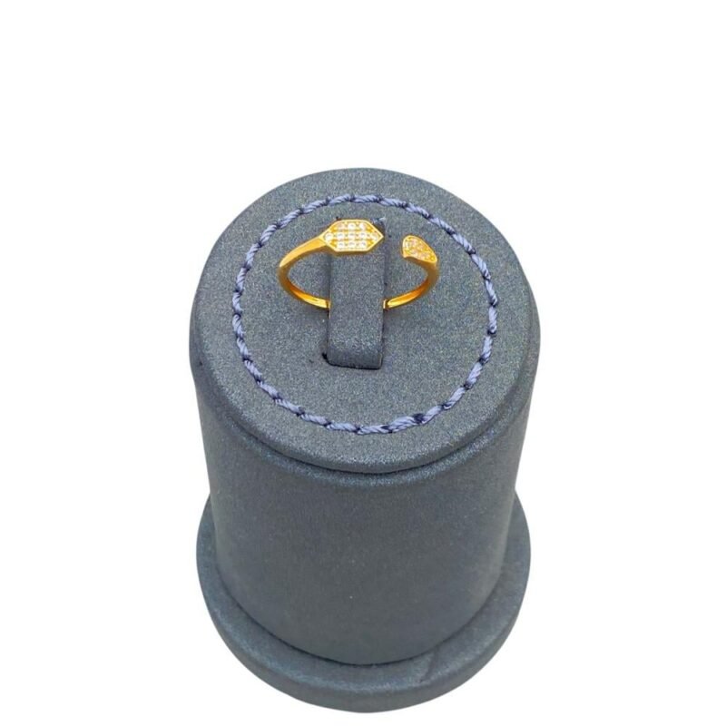 خاتم ذهب عيار 18 الوزن 0.77 جرام